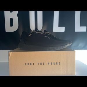 Black/black ripstop runner